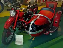 Moto Guzzi Astore mit Seitenwagen, Baujahr 1950, 1-Zyl.motor mit 500ccm Und 19PS, Vmax.90Km/h, das Gespann war in Italien f�r vier Personen zugelassen, Automuseum Fritz B.Busch, Aug.2012