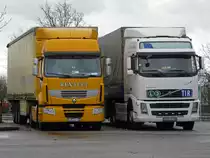 2 LKW aus dem Iran bei der Pause auf der Rastanlage Frankenh�he. Links ein Renault Premium und rechts ein Volvo FH12 460. Aufgenommen am 23.12.2012