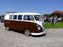 VW-T1,BULLI mit aufklappbaren Frontscheiben sorgt f�r Aufmerksamkeit; 120708