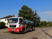 MAN Milchtankwagenaufbau ist am Weg zu div. Sammelstellen; 120528