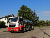 MAN Milchtankwagenaufbau ist am Weg zu div. Sammelstellen; 120528