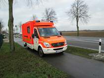 Rettung Kreis Viersen 06 RTW 01

	
Rettungswagen (RTW) des Kreises Viersen, auf Basis eines Mercedes Benz 518 CDi Sprinter und dem medizinischen Kofferauf- und Ausbau durch die Firma Fahrtec.

Stationiert ist das Fahrzeug auf der Rettungswache in Schwalmtal und wurde dort 2007 in Dienst gestellt.Der RTW stand eben falls in Niederkrchten-Heyen zwecks Foto Termin am 10.12.12