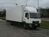 Am 27.Dezember 2012 stand Dieser MAN-Kasten-LKW in Samtens.