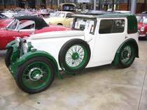 MG F1 Magna Limousine. 1931 - 1933. Die Magna Modelle sollten waren in der unteren Mittelklasse angesiedelt. Motorisiert waren die Wagen allerdings mit einem 6-Zylinderreihenmotor der 37 PS aus 1.272 cm� Hubraum leistet. Lieferbar war ein offener Tourenwagenoder die abgelichtete zweit�rige Limousine. Classic Remise D�sseldorf am 05.01.2013.