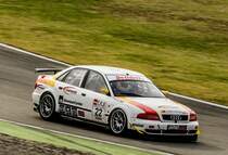 AUDI A4 in der Sachs-Kurve des Hockenheimrings fotografiert auf dem Rheintaal-Rennen am 13.10.2012.