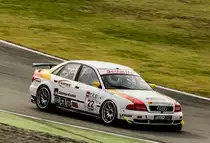 AUDI A4 in der Sachs-Kurve des Hockenheimrings fotografiert auf dem Rheintaal-Rennen am 13.10.2012.