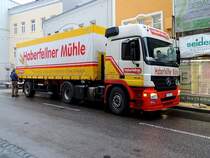 ACTROS-1846 kann mit dem kurzem Auflieger auch Zustellungen von Backwaren in engen Ortsgebieten durchfhren; 130102
