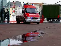 MB-Sprinter der Brandweer Antwerpen wurde zu einem Einsatz zum Museum am Strom gerufen; 110831