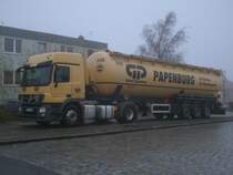 Mercedes-Siloaufleger,am 08.Januar 2013,am Straenrand in Bergen/Rgen.