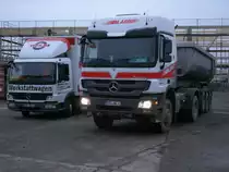 Mercedes-Kipper bei einem Reifenhandel,am 07.Januar 2013,in Bergen/R�gen.