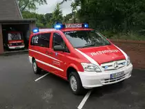 Florian Nettetal 02 MTF 01
Das Mannschaftstransportfahrzeug (MTF) der FF Nettetal, L�schzug Hinsbeck.

Fahrgestell: Mercedes-Benz Vito 113 CDi 4x4 (Baureihe W639)

Ausbau: Fahrzeugbau Kevelaer

Der MTF ist im Juli 2012 Zwecks Foto Termin am GH Nettetal Hinsbeck von mir Fotografiert worden