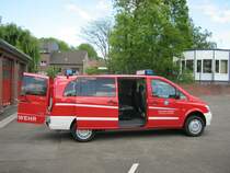 Florian Nettetal 02 MTF 01
Das Mannschaftstransportfahrzeug (MTF) der FF Nettetal, Lschzug Hinsbeck.

Fahrgestell: Mercedes-Benz Vito 113 CDi 4x4 (Baureihe W639)

Ausbau: Fahrzeugbau Kevelaer

Der MTF ist im Mai 2012 Zwecks Foto Termin am GH Nettetal Hinsbeck von mir Fotografiert worden