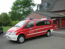 Florian Nettetal 02 MTF 01
Das Mannschaftstransportfahrzeug (MTF) der FF Nettetal, L�schzug Hinsbeck.

Fahrgestell: Mercedes-Benz Vito 113 CDi 4x4 (Baureihe W639)

Ausbau: Fahrzeugbau Kevelaer

Der MTF ist im Mai  2012 Zwecks Foto Termin am GH Nettetal Hinsbeck von mir Fotografiert worden