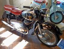 Maico Taifun, Baujahr 1955, 2-Zyl.2-Takt-Motor mit 394ccm und 22,5PS, Vmax.130Km/h, die Maschine aus Pfffingen bei Tbingen gehrte mit Leichtbaurahmen und Vollschwinge zu den modernsten seiner Zeit, Automuseum Schramberg, Mai 2012