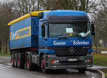 MB Actros MP1 1843 Kipper von  Gustav Schreiner  bei der Pause auf einem Parkplatz an der BAB 6, 04.01.2013