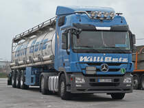 MB Actros MP3 1844 Tanksattelzug  Willi Betz  pausiert auf dem Rasthof Ellwangen, 18.11.2012