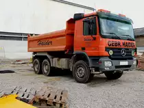 ACTROS 3341 wartet auf den n�chsten Einsatz; 120929