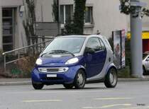 Blau / Grauer Smart in der Stadt Zrich am 23.12.2012