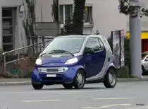 Blau / Grauer Smart in der Stadt Z�rich am 23.12.2012