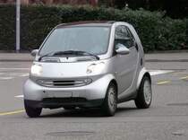 Grauer Smart in der Stadt Zrich am 01.01.2013