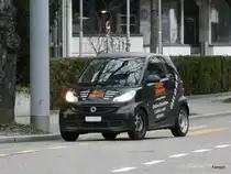 Schwarzer Smart mit Werbung in Z�rich Altstetten am 01.01.2013