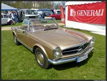 Ein alter Mercedes-Benz bei der Auto- und Zweiradschau am 25. April 2010 in Roth. 
