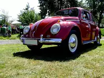 VW-K�fer, wurde anl�sslich der Oldtimerveranstaltung in M�nsteuer auf Hochglanz poliert; 120812