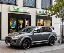 Porsche Cayenne mit starkem Tuning, gesehen am 06.11.2012.