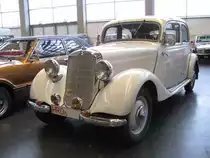 Limousine MB ... aus der Hansestadt Rostock (HRO),gesehen beim 6. Oldtimertreffen im ex. KIW  Vorw�rts  in Schwerin [07.10.2012]
