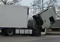 Wegen Motorproblemen musste dieser DAF XF eine Zwangspause am 02.01.2013 auf der Rastanlage Frankenh�he einlegen.