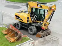 CATERPILLAR M3150 mit seinem Schaufelsortiment; 120720