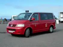 VW T5 als Taxi steht auf einem Parkplatz auf Lanzarote, Januar 2013