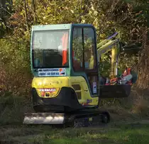 Minibagger Yanmar SV 17 am 24.10.2012 im Einsatz beim Bahnhof Ensdorf-Saar.