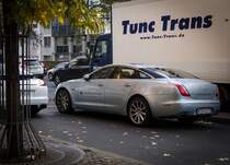 Jaguar XJ, gesehen am 13.11.2012.