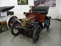 De Dion Bouton Populaire (danke, Micha), Autosammlung Steim in Schramberg, 6.3.11
Baujahr 1902, ältestes Fahrzeug der Sammlung Steim