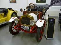 De Dion Bouton BG 8, Autosammlung Steim in Schramberg, 6.3.11
Baujahr 1908.
1 Zylinder, 8 PS aus 964 ccm.
50 km/h schnell, 500 kg schwer.