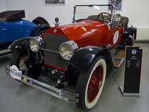 Stutz Bearcat, Autosammlung Steim in Schramberg, 6.3.11 
Baujahr 1923 
4 Zylinder, 70 PS aus 5940ccm. 
150 km/h schnell und 1400 kg schwer.