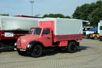 Beim Oldtimer Treffen in Bsingfeld am 27.7.2008
sah ich auch noch einen zweiten Magirus Deutz, hier ein Pritschen Fahrzeug
Versmolder Dachziegelwerk. 