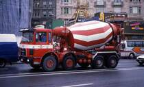 Vierachsiger Betonmischer MAN hier in Luzern am 27.3.1990 mit Liebherr Aufbau.