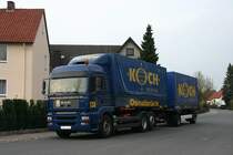 MAN Zug der Spedition Koch aus Osnabrck hier in Hasbergen am 26.4.2006.