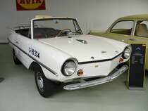 Amphicar Schwimmwagen, Autosammlung Steim in Schramberg, 6.3.11 
Baujahr 1963 
4 Zylinder, 48 PS aus 1540 ccm. 
115 km/h schnell (an Land, 18 km/h im Wasser) und 1020 kg schwer.
