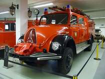 Magirus Mercur LF 16, Autosammlung Steim in Schramberg, 6.3.11 
Baujahr 1962, bis 1986 FFw Schramberg, dann bis 2006 WFw Kern-Liebers. 
V6 Zylinder, 120 PS aus 9500 ccm. 
85 km/h schnell und 6355 kg schwer. 