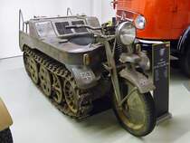 NSU Kettenkrad Sd Kfz 1 Typ HK 101, Autosammlung Steim in Schramberg, 6.3.11 
Baujahr 1944 
4 Zylinder, 38 PS aus 1500 ccm. 
65 km/h schnell und 1200 kg schwer. 
