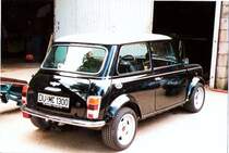 Mein MINI COOPER Spezial 1.3i(Bj.1992) im Sommer 1998 vor meiner Werkstatt.