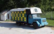 LKW mit Bienenhaus Aufbau, Marke TAM, Lizenz Magirus Deutz,
hier am 12.5.2012 in Pince in Slovenien.