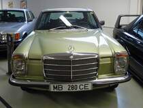 Mercedes 280 CE (W114), Autosammlung Steim in Schramberg, 6.3.11 
Baujahr 1974 
6 Zylinder, 195 PS aus 2764 ccm. 
200 km/h schnell und 1480 kg schwer. 