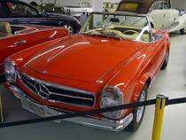 Mercedes 230 SL (W113), Autosammlung Steim in Schramberg, 6.3.11 
Baujahr 1963 
6 Zylinder, 150 PS aus 2300 ccm. 
200 km/h schnell und 1300 kg schwer. 
