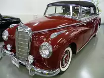 Mercedes 300 D Cabrio (W186), Autosammlung Steim in Schramberg, 6.3.11 
Baujahr 1953
6 Zylinder, 115 PS aus 3000 ccm. 
160 km/h schnell und 1830 kg schwer. 