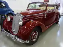 Mercedes 170 S Cabrio B (W136), Autosammlung Steim in Schramberg, 6.3.11 
Baujahr 1952
4 Zylinder, 52 PS aus 1767 ccm. 
122 km/h schnell und 1270 kg schwer. 