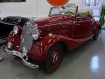 Mercedes 170 V Cabrio A (W136), Autosammlung Steim in Schramberg, 6.3.11 
Baujahr 1938
4 Zylinder, 38 PS aus 1700 ccm. 
100 km/h schnell und 1100 kg schwer. 